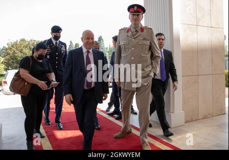 Le 14 juillet 2021, le Brigadier-général Richard Bell, commandant adjoint, Force opérationnelle interarmées combinée – opération Incomplete Resolve rencontre le président de la région du Kurdistan Iraq de Nechirvan Barzani pour discuter du soutien continu aux forces de Peshmerga dans le cadre des efforts visant à démanteler les organisations terroristes. Le CJTF-OIR est la coalition mondiale qui déploie des efforts sans fin pour vaincre l'EI en Irak et en Syrie. Banque D'Images