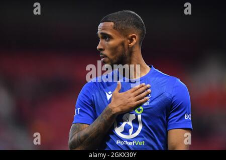 NOTTINGHAM, ROYAUME-UNI. 15 SEPT Max Lowe de la forêt de Nottingham se réchauffe avant le lancement lors du match de championnat Sky Bet entre la forêt de Nottingham et Middlesbrough au City Ground, à Nottingham, le mercredi 15 septembre 2021. (Credit: Jon Hobley | MI News) Credit: MI News & Sport /Alay Live News Banque D'Images