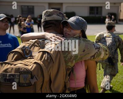 Les soldats de la compagnie 1166e MP de la Garde nationale de l'Alabama retournent chez eux après leur déploiement au Koweït à l'école secondaire d'Oneonta à Oneonta, Alabama, le 15 juillet 202. Banque D'Images