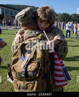 Les soldats de la compagnie 1166e MP de la Garde nationale de l'Alabama retournent chez eux après leur déploiement au Koweït à l'école secondaire d'Oneonta à Oneonta, Alabama, le 15 juillet 202. Banque D'Images