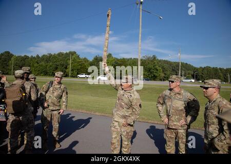 Les soldats de la compagnie 1166e MP de la Garde nationale de l'Alabama retournent chez eux après leur déploiement au Koweït à l'école secondaire d'Oneonta à Oneonta, Alabama, le 15 juillet 202. Banque D'Images