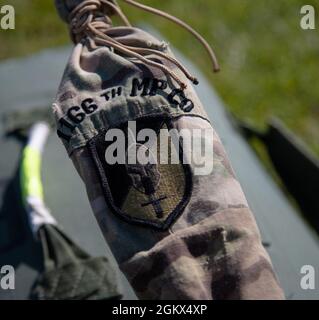 Les soldats de la compagnie 1166e MP de la Garde nationale de l'Alabama retournent chez eux après leur déploiement au Koweït à l'école secondaire d'Oneonta à Oneonta, Alabama, le 15 juillet 202. Banque D'Images