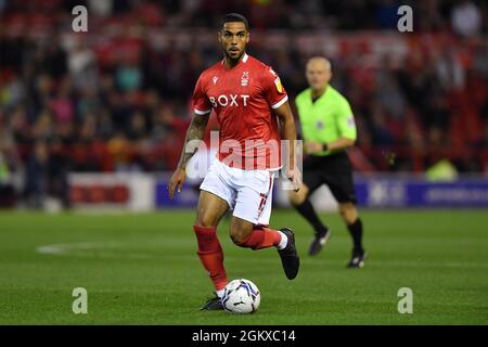 NOTTINGHAM, ROYAUME-UNI. 15 SEPT Max Lowe de la forêt de Nottingham court avec le ballon pendant le match de championnat Sky Bet entre la forêt de Nottingham et Middlesbrough au City Ground, Nottingham, le mercredi 15 septembre 2021. (Credit: Jon Hobley | MI News) Credit: MI News & Sport /Alay Live News Banque D'Images