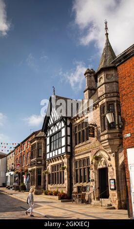 Royaume-Uni, Angleterre, Cheshire, Congleton, Mill Street, Wethercuillères Counting House pub dans l'ancien bureau de poste principal Banque D'Images