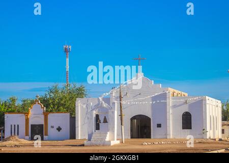 Temple ou Église de la Sainte Trinité à Júpare, Sonora, Mexique. La Jupaare est une congrégation et l'une des huit villes originales du groupe ethnique Mayo dans la municipalité de Huatabampo, au Mexique. (Photo de Luis Gutierrez / NortePhoto.com) Templo o Iglesia de la Santisima Trinidad en el Júpare, Sonora, Mexique. El Jupare es una congregación y uno de los ocho pueblos originales de la etnia Mayo en el municipio Huatabampo, Mexique. (Photo de Luis Gutierrez / NortePhoto.com) Banque D'Images