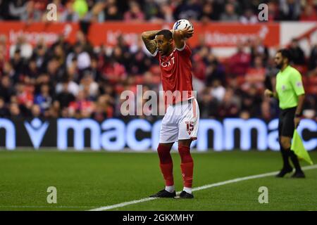 NOTTINGHAM, ROYAUME-UNI. 15 SEPT Max Lowe de la forêt de Nottingham se lance lors du match de championnat Sky Bet entre la forêt de Nottingham et Middlesbrough au City Ground, à Nottingham, le mercredi 15 septembre 2021. (Credit: Jon Hobley | MI News) Credit: MI News & Sport /Alay Live News Banque D'Images