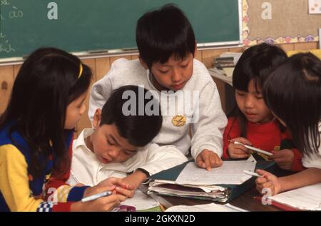 ©1995 Education: Cours d'anglais ESL vietnamien comme deuxième langue à l'école élémentaire de Walnut Creek à Austin, TX enseigné par un professeur vietnamien. M. EC-144-148 Banque D'Images