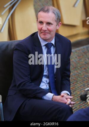 Michael Matheson MSP Net Zero et Secrétaire à l'énergie lors du débat du Parti conservateur et unioniste écossais sur Net Zero, énergie et transport, au Parlement écossais à Holyrood, Édimbourg. Date de la photo: Mercredi 15 septembre 2021. Banque D'Images