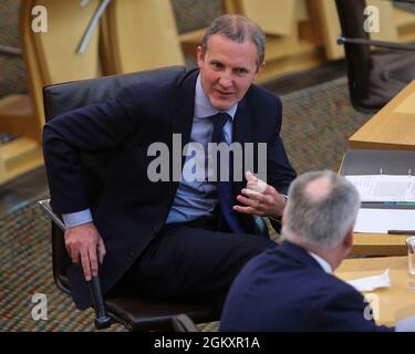 Michael Matheson MSP Net Zero et Secrétaire à l'énergie lors du débat du Parti conservateur et unioniste écossais sur Net Zero, énergie et transport, au Parlement écossais à Holyrood, Édimbourg. Date de la photo: Mercredi 15 septembre 2021. Banque D'Images