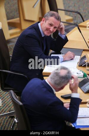 Michael Matheson MSP Net Zero et Secrétaire à l'énergie lors du débat du Parti conservateur et unioniste écossais sur Net Zero, énergie et transport, au Parlement écossais à Holyrood, Édimbourg. Date de la photo: Mercredi 15 septembre 2021. Banque D'Images