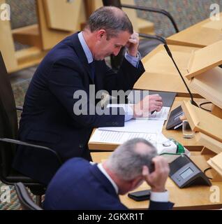 Michael Matheson MSP Net Zero et Secrétaire à l'énergie lors du débat du Parti conservateur et unioniste écossais sur Net Zero, énergie et transport, au Parlement écossais à Holyrood, Édimbourg. Date de la photo: Mercredi 15 septembre 2021. Banque D'Images