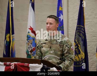 Sgt. Commandement Le Maj. John Dobbins, commandant en chef, Garrison Rock Island Arsenal de l'armée américaine, s'adresse aux personnes présentes à la cérémonie d'accession à la responsabilité qui s'est tenue dans le Heritage Hall de Rock Island Arsenal le 21 juillet. Banque D'Images