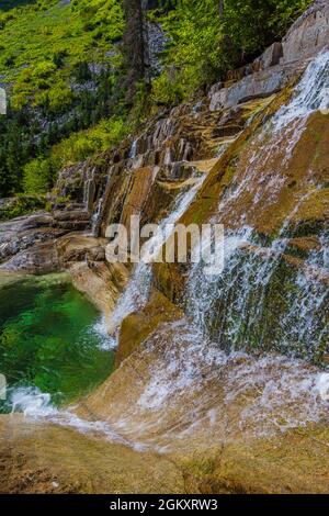 Keekwulee Falls dans la région sauvage des lacs alpins, forêt nationale de Mount Baker–Snoqualmie, État de Washington, États-Unis Banque D'Images