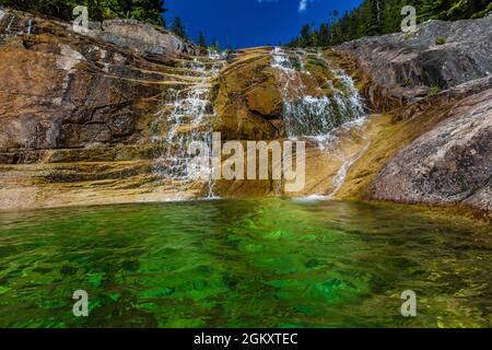 Keekwulee Falls dans la région sauvage des lacs alpins, forêt nationale de Mount Baker–Snoqualmie, État de Washington, États-Unis Banque D'Images