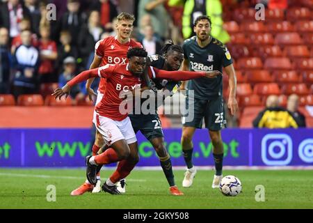 NOTTINGHAM, ROYAUME-UNI. 15 SEPT James Lea Siliki de Middlesbrough fouls Loic MBE Soh de la forêt de Nottingham lors du match de championnat Sky Bet entre la forêt de Nottingham et Middlesbrough au City Ground, Nottingham, le mercredi 15 septembre 2021. (Credit: Jon Hobley | MI News) Credit: MI News & Sport /Alay Live News Banque D'Images