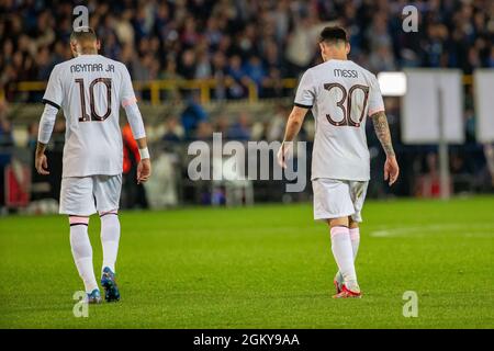 Neymar Jr. Du PSG et Lionel Messi du PSG photographiés après un match entre l'équipe belge de football Club Brugge et le club français PSG Paris Saint-Germain, mercredi Banque D'Images