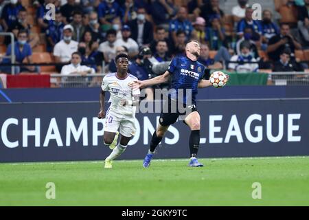 Milan, Italie. 15 septembre 2021. Milan Skriniar du FC Internazionale contrôle le ballon lors du match du groupe D de la Ligue des champions de l'UEFA entre le FC Internazionale et le Real Madrid CF au Stadio Giuseppe Meazza le 15 septembre 2021 à Milan, Italie . Credit: Marco Canoniero / Alamy Live News Banque D'Images