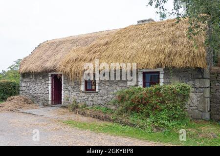 Cottage traditionnel croft, Bunratty Folk Park, Bunratty, Comté de Clare, République d'Irlande Banque D'Images
