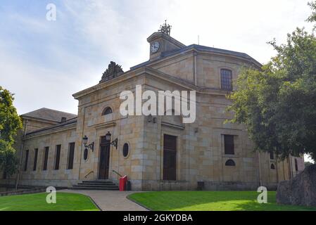 Guernica, Espagne - 10 septembre 2021 : la salle d'Assemblée de la Casa de Juntas. Guernica, pays basque Banque D'Images