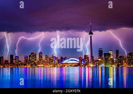 Vue générale de la magnifique ville de Toronto avec de nombreux gratte-ciel de grande taille. Banque D'Images