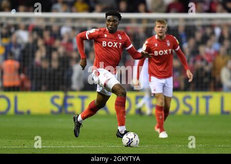 NOTTINGHAM, ROYAUME-UNI. 15 SEPT Loic MBE Soh de Nottingham Forest court avec le ballon pendant le match de championnat Sky Bet entre Nottingham Forest et Middlesbrough au City Ground, Nottingham, le mercredi 15 septembre 2021. (Credit: Jon Hobley | MI News) Credit: MI News & Sport /Alay Live News Banque D'Images