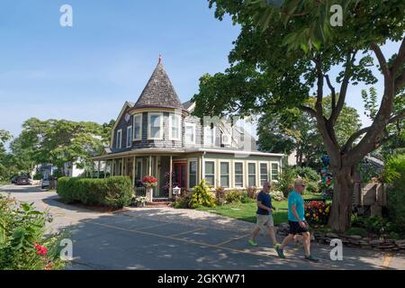 Maison de style Queen Anne avec une tourelle dans le Massachusetts. Banque D'Images