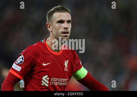 Liverpool, Royaume-Uni. 15 septembre 2021. Jordan Henderson de Liverpool est à l'avant. Ligue des champions de l'UEFA, match du groupe B, Liverpool v Milan au stade Anfield de Liverpool le mercredi 15 septembre 2021. Cette image ne peut être utilisée qu'à des fins éditoriales. Utilisation éditoriale uniquement, licence requise pour une utilisation commerciale. Aucune utilisation dans les Paris, les jeux ou les publications d'un seul club/ligue/joueur. photo par Chris Stading/Andrew Orchard sports Photography/Alamy Live News crédit: Andrew Orchard sports Photography/Alamy Live News Banque D'Images