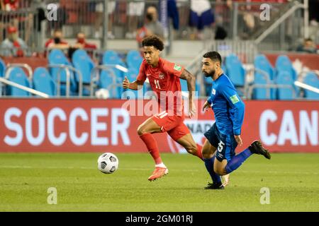 Toronto, Canada, le 8 septembre 2021 : Tajon Buchanan (No.11) d'équipe Canada en action contre Alex Roldan (No.15) d'équipe El Salvador lors du match de qualification de la coupe du monde de la FIFA 2022 contre El Salvador à BMO Field à Toronto, au Canada. Le Canada a gagné le match 3-0. Banque D'Images