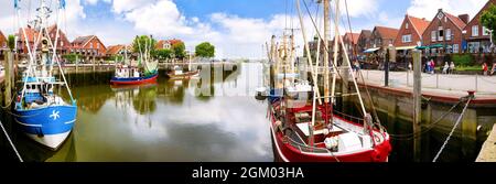 Coupe-navire dans le port de Neuharlingersiel, frise orientale, Allemagne. - Siffskutter im Hafen von Neuharlingersiel, Ostfriesland, Allemagne Banque D'Images