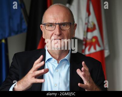 Potsdam, Allemagne. 15 septembre 2021. Dietmar Woidke (SPD), ministre-président du Brandebourg, prend la parole au cours de l'entretien avec dpa. (À dpa 'Woidke défend les nouveaux voyants d'alerte Corona contre la critique) Credit: Soeren Stache/dpa-Zentralbild/dpa/Alay Live News Banque D'Images