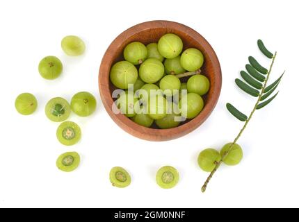 Vue de dessus de la baie de gooseberry indienne isolée sur fond blanc Banque D'Images