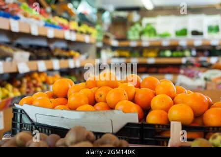 Photo des fruits de saison sur le comptoir Banque D'Images