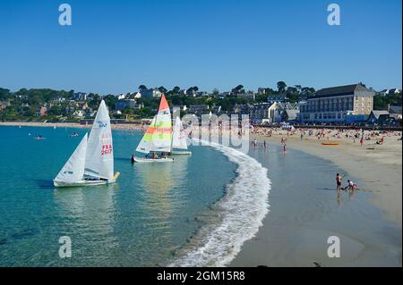 FRANCE. BRITTANY.COTES D'ARMOR (22) PERROS-GUIREC.LA CÔTE DE GRANIT ROSE.PLAGE DE TRESTRAOU.(PHOTO NON DISPONIBLE POUR LE CALENDRIER OU LA CARTE POSTALE) Banque D'Images