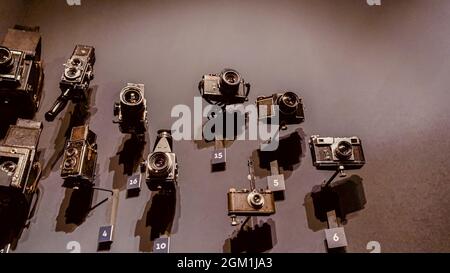 TURIN, ITALIE - 14 juillet 2021 : la collection de caméras de tournage d'époque exposée au Musée national du cinéma de Turin, Italie Banque D'Images