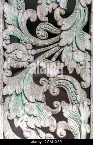 Panneau en bois sculpté, décoration intérieure. Bali, Indonésie. Banque D'Images