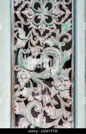 Panneau en bois sculpté, décoration intérieure. Bali, Indonésie. Banque D'Images