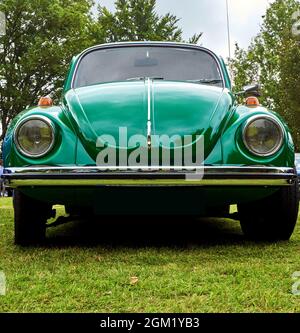 Volkswagen VW Beetle type 1300, vue avant de la voiture verte de Wolfsburg à Schöningen, Allemagne, 12 septembre 2021 Banque D'Images