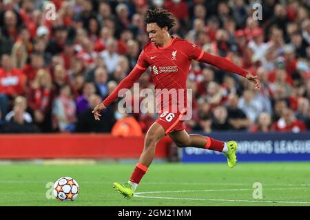 Trent Alexander-Arnold #66 de Liverpool tire sur le but Banque D'Images