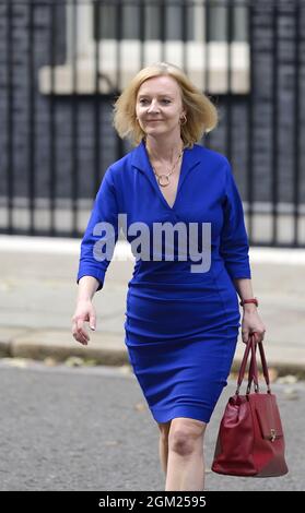 Liz Truss MP quittant 10 Downing Street après avoir été nommé Secrétaire aux Affaires étrangères dans un remaniement ministériel, le 15 septembre 2021 Banque D'Images