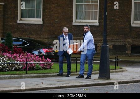 Londres, Angleterre, Royaume-Uni. 16 septembre 2021. Un cadeau du président chiléen Sebastian Pinera est présenté au 10 Downing Street. Le Premier ministre britannique Boris Johnson avait accueilli Pinera à Downing Street la semaine dernière. (Image de crédit : © Tayfun Salci/ZUMA Press Wire) Banque D'Images