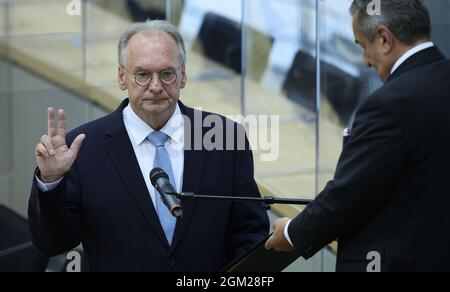 Magdebourg, Allemagne. 16 septembre 2021. Reiner Haseloff (CDU), ministre-président de Saxe-Anhalt, est assermenté au Parlement de l'État de Saxe-Anhalt. Crédit : Ronny Hartmann/dpa/Alay Live News Banque D'Images