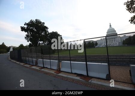 Washington, DC, États-Unis. 16 septembre 2021. Vue du bâtiment du Capitole des États-Unis comme l'escrime revient avant le rassemblement prévu du 18 septembre à Washington, DC le 16 septembre 2021. Crédit : Mpi34/Media Punch/Alamy Live News Banque D'Images