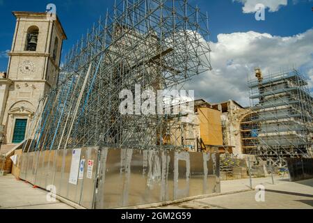 L'église Saint-Benoît en Norcia, détruite lors d'un tremblement de terre le 30 octobre 2016., Ombrie, Italie Banque D'Images