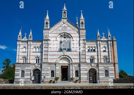 Sanctuaire néogothique de Nostra Signora di Montallegro au sommet d'une colline au-dessus du village de Rapallo dans la Riviera italienne Banque D'Images