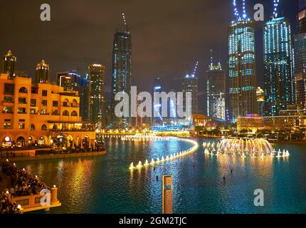 DUBAÏ, Émirats Arabes Unis - 7 MARS 2020 : le spectacle des grandes eaux de Dubaï est l'une des principales attractions du centre-ville, le 7 mars à Dubaï Banque D'Images