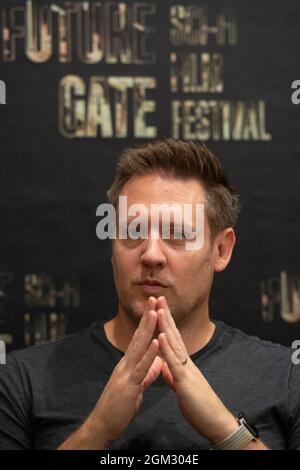 Prague, République tchèque. 16 septembre 2021. Le réalisateur, producteur, scénariste et animateur sud-africain-canadien Neill Blomkamp présente le film d'horreur de science-fiction Demonic lors du Festival du film SCI-FI future Gate 2021 à Prague (République tchèque), le 16 septembre 2021. Crédit : Ondrej Deml/CTK photo/Alay Live News Banque D'Images