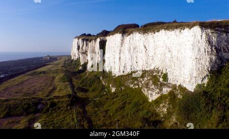 Vue aérienne le long de Chalk Cliff Line à Oldlairs Bay, Kent Banque D'Images