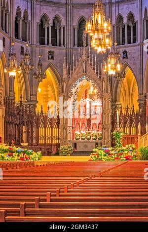 Cathédrale Basilique du Sacré-Cœur Newark NJ - Vue de l'architecture de style néo-gothique français autel de l'arrière de l'Église Catholique Romaine chur Banque D'Images