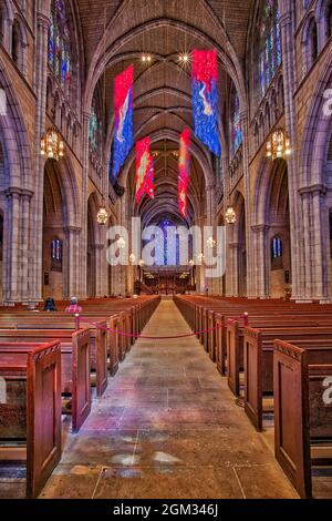 Chapelle de l'Université de Princeton - Intérieur vue arrière de l'architecture de style gothique collégial chapelle nef. La cathédrale de la mer chapelle type architectural Banque D'Images