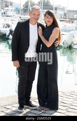 Medi Sadoun et Audrey Dana assistent à l'ami qui n'existe pas photocall lors du 23e Festival de fiction TV à la Rochelle, le 16 septembre 2021 à la Rochelle, France. Photo de David Niviere/ABACAPRESS.COM Banque D'Images